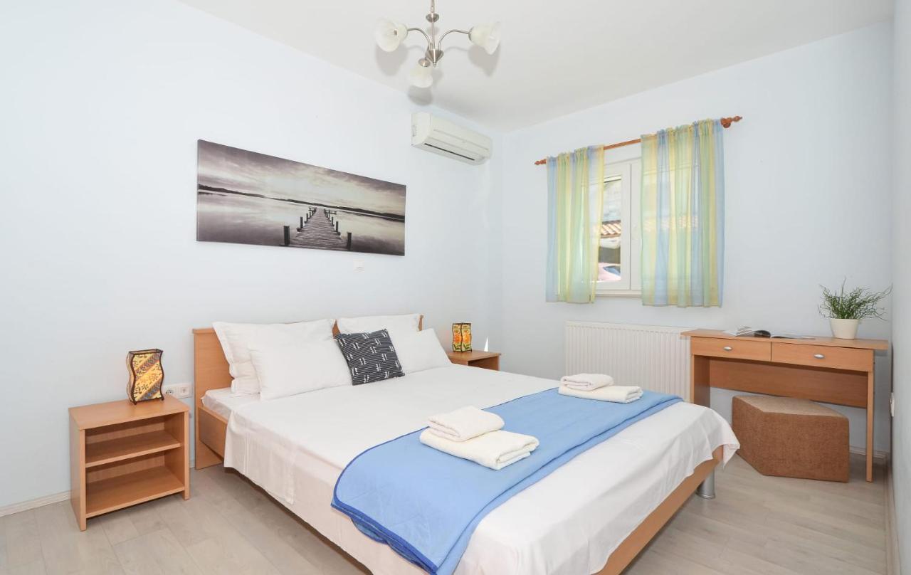 Apartments Santo Trogir - Okrug Gornji Exterior foto
